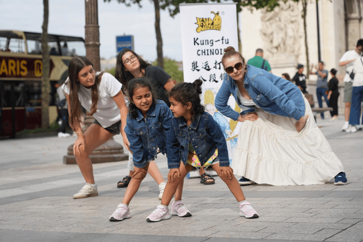 卡游“中国战机收藏卡”横空出世麻将胡了模拟器试玩深耕航空文创(图2)