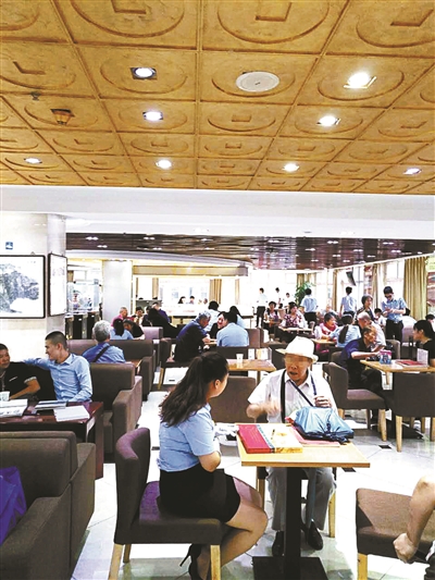 卖升值等说法引诱老年人进行巨额投资消费PG麻将胡了2试玩多家收藏品公司以拍(图2)